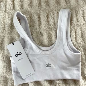 NWT/ ALO YOGA / T-shirt Bra / White in XS
